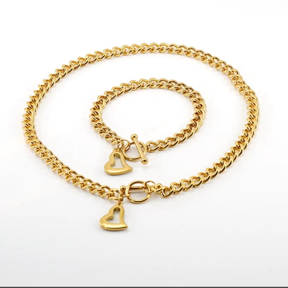 Good necklace with matching bracelet 2 piece set